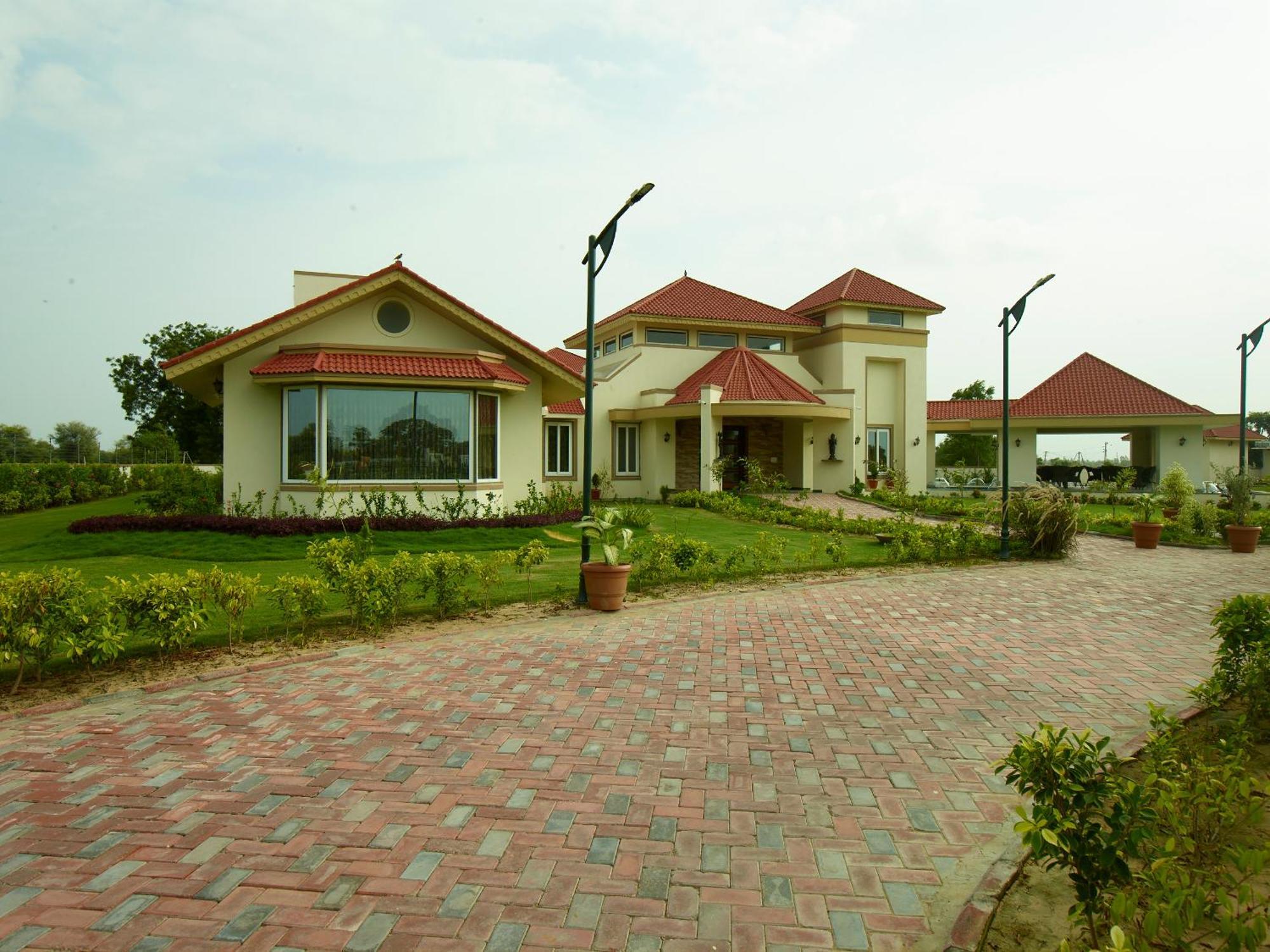 Neonz Resort & Club Ānand Eksteriør bilde
