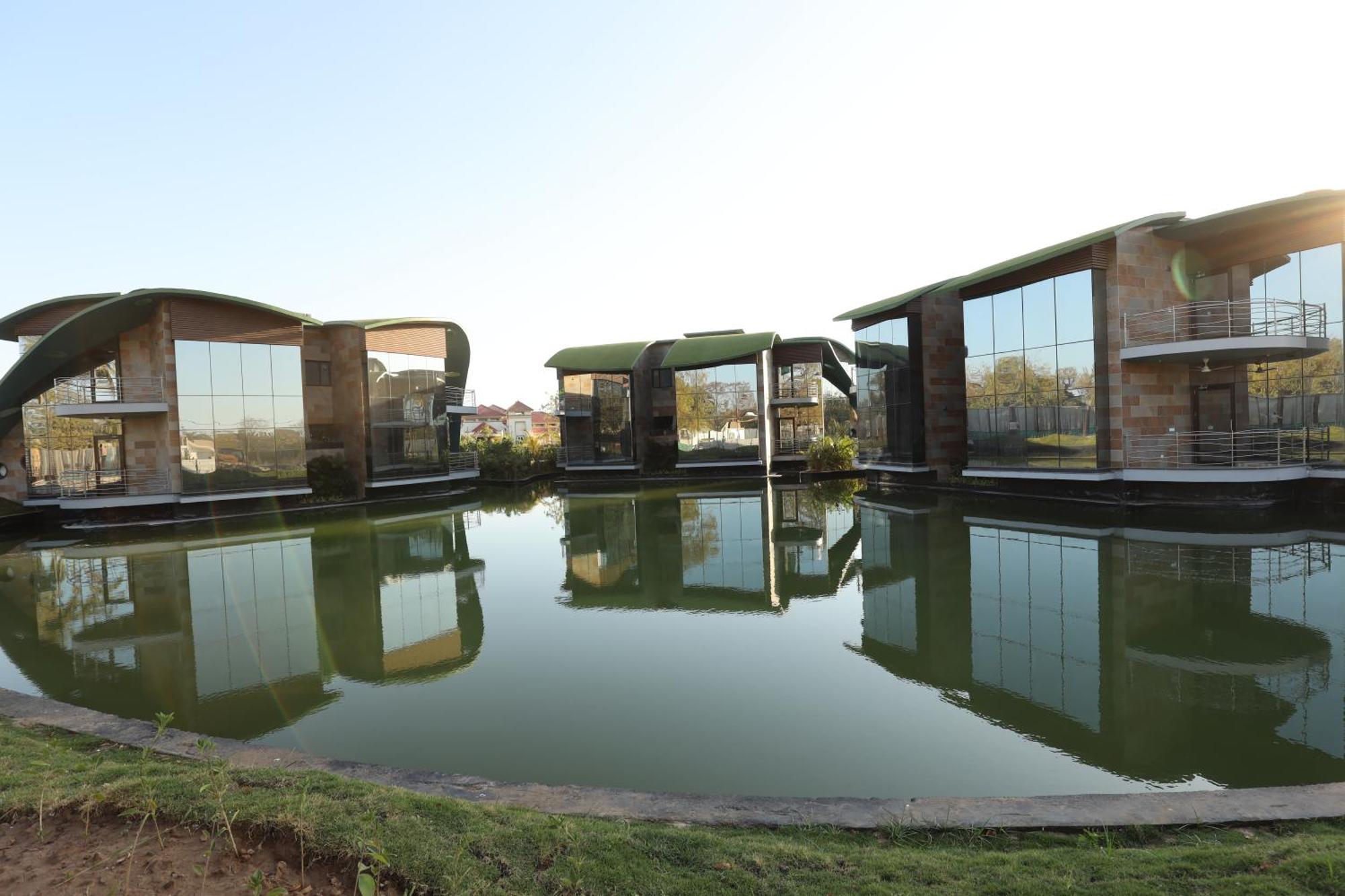 Neonz Resort & Club Ānand Eksteriør bilde