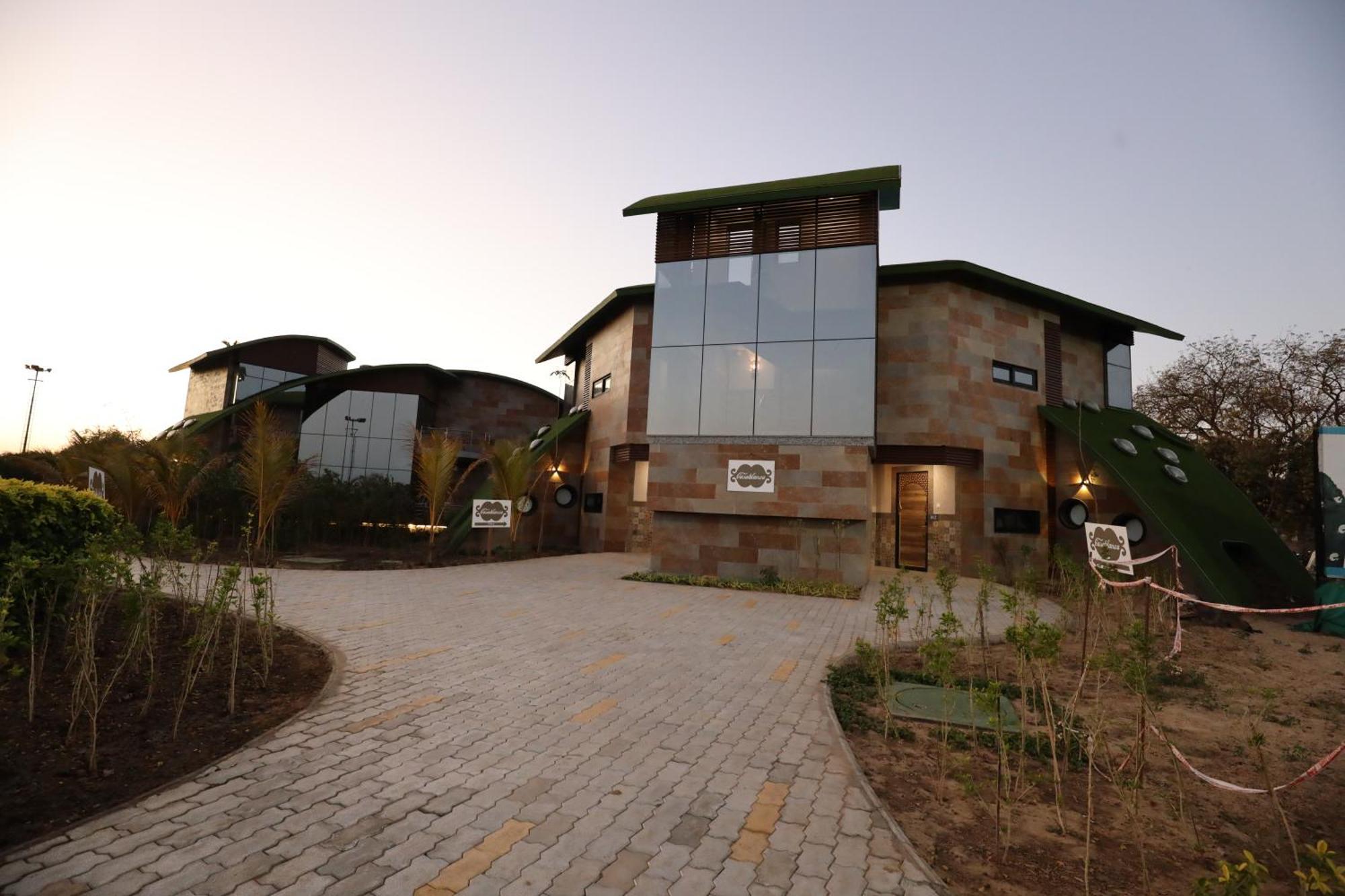 Neonz Resort & Club Ānand Eksteriør bilde